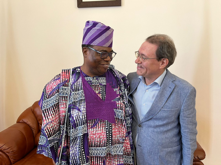 Sur l’entretien entre S.E.M. Igor EVDOKIMOV et S.E.M. A.André OKOUNLOLA-BIAOU à l’Ambassade du Bénin à Moscou
