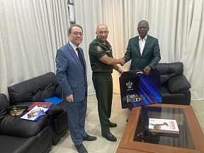 Sur la visite d’étude à Cotonou du major général Andreï GORLOV Sur la visite d’étude à Cotonou du major général Andreï GORLOV