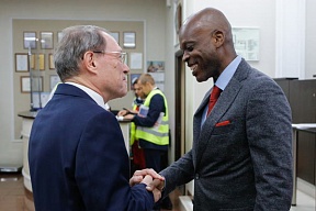 Sur la cérémonie d’accueil du Ministre togolais des Affaires étrangères Sur la cérémonie d’accueil du Ministre togolais des Affaires étrangères