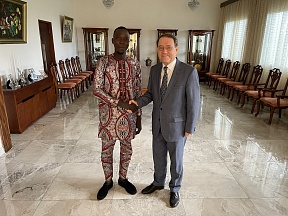 Sur la rencontre entre S.E.M.Igor EVDOKIMOV et le Président de la branche béninoise de l'ONG "Partenariat alternatif Russie-Afrique pour le développement économique"
