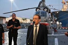 О приеме на борту «Неустрашимого»