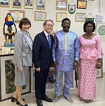 Sur la rencontre entre S.E.M. Igor EVDOKIMOV et le recteur de l'Université Abomey Calavi