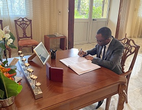 Sur le livre de condoléances à l’Ambassade de Russie à Cotonou Sur le livre de condoléances à l’Ambassade de Russie à Cotonou